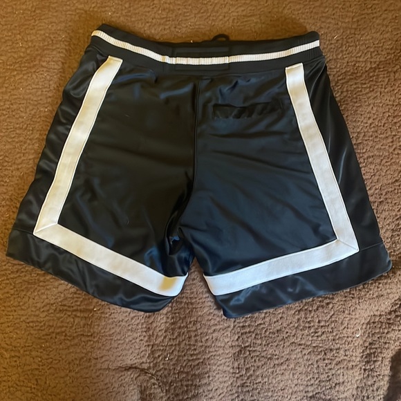 Jordan Shorts Size Large - Picture 2 of 3